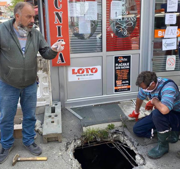 Без воде због дивље градње, шахт забетониран, а на њему изграђен бесправни објекат: У Калуђерици радници водовода једва поправили квар